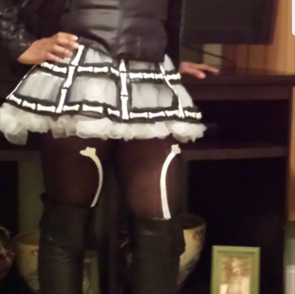 Halloween skeleton costume !